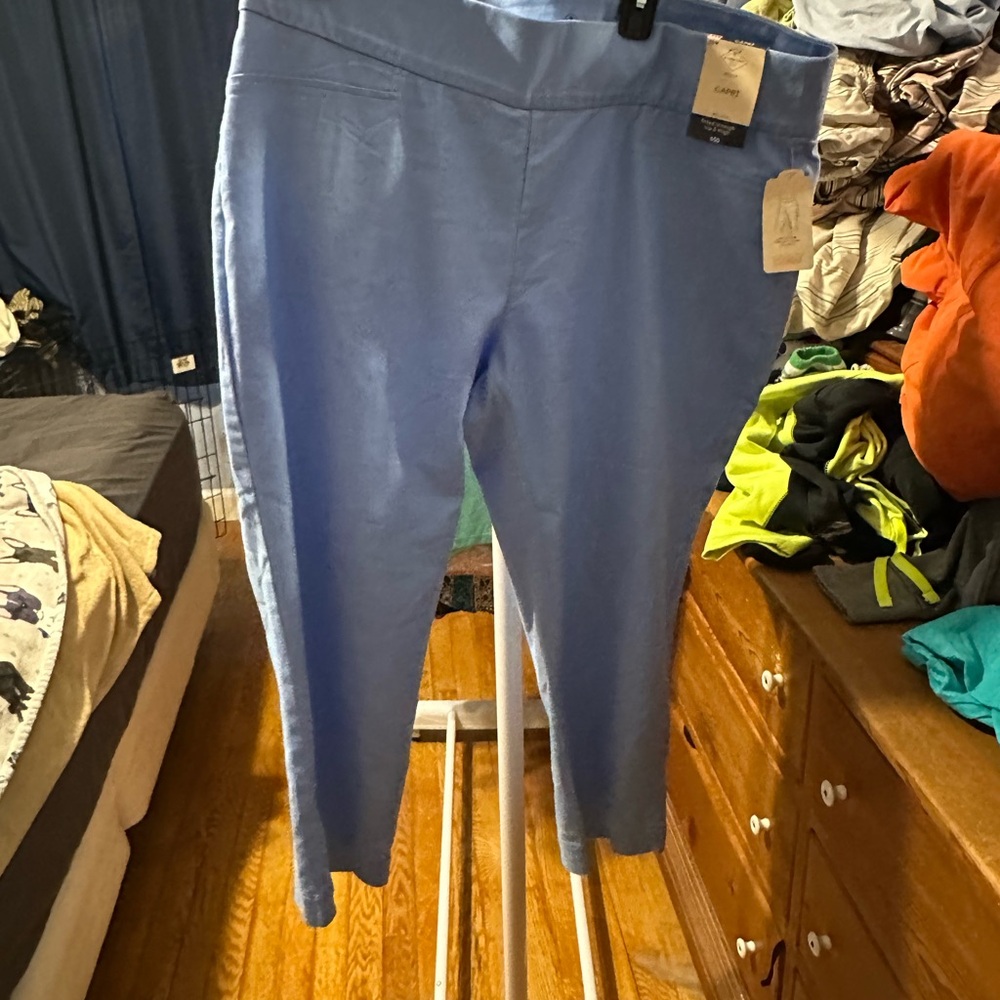 St. John's Bay Blue Capris